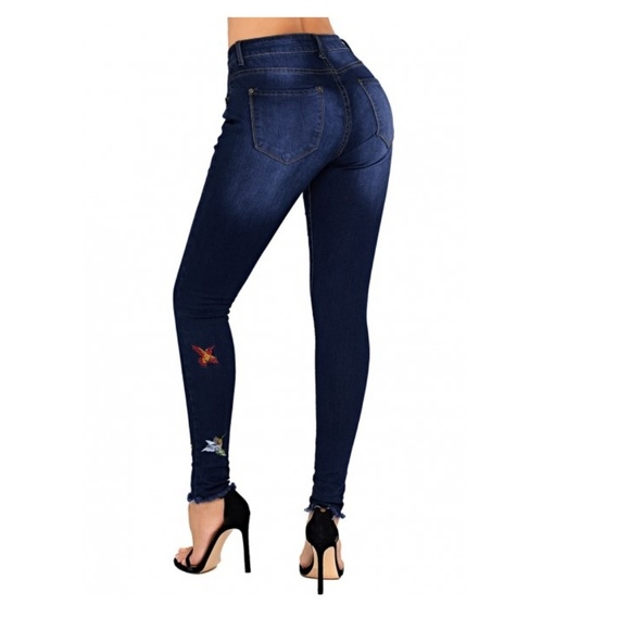 🔥 Rose Embroidered Frayed Ankle Skinny Jeans - Picture 4 of 5